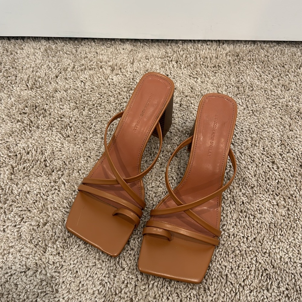 Princess Polly tan heels